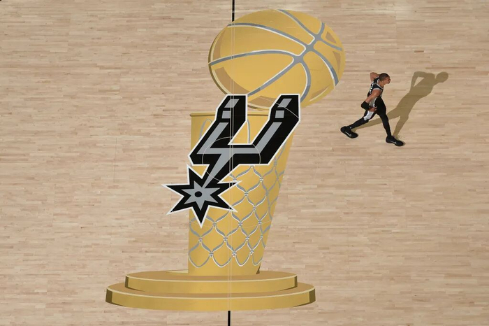 Bet365体育集团-NBA｜布伦森带伤轰下30+3，尼克斯取得总决赛开门红|马刺|三分球|唐斯|圣安东尼奥马刺队|纽约尼克斯队_新浪体育_新浪新闻