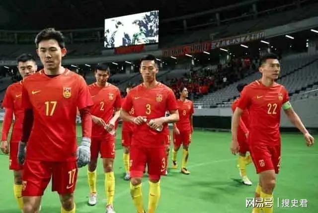 1957年，国足在世预赛输给印尼，贺龙大怒：不好好练，还开饭吗？